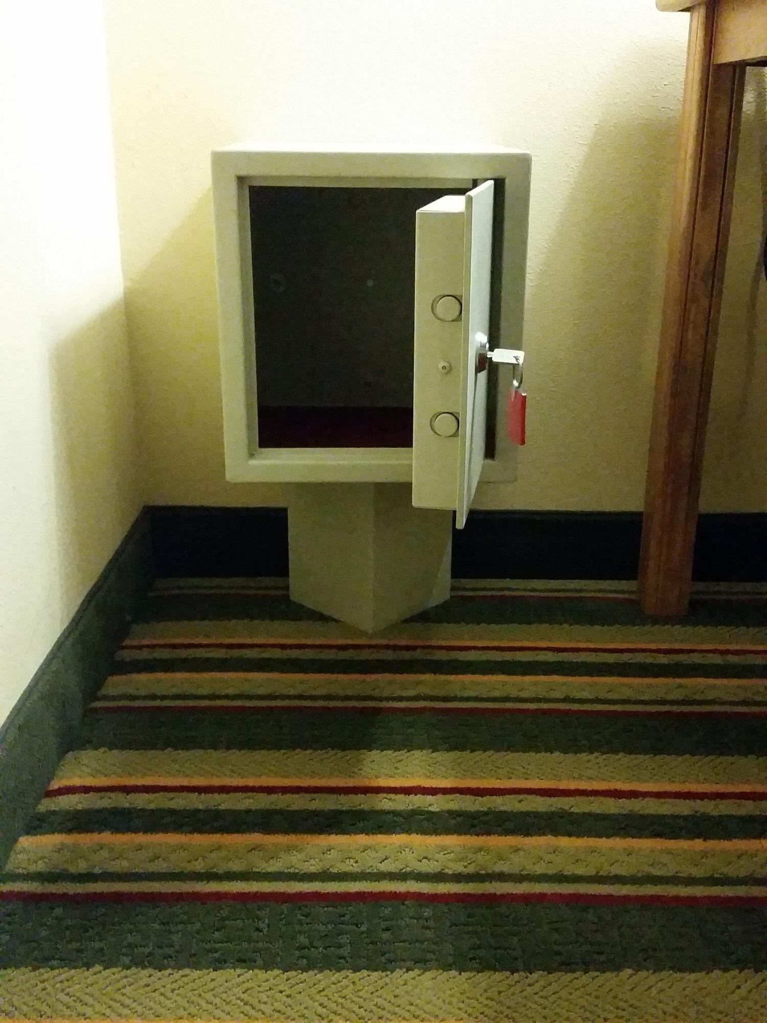 Super 8 By Wyndham Ottawa Starved Rock Hotel Bagian luar foto