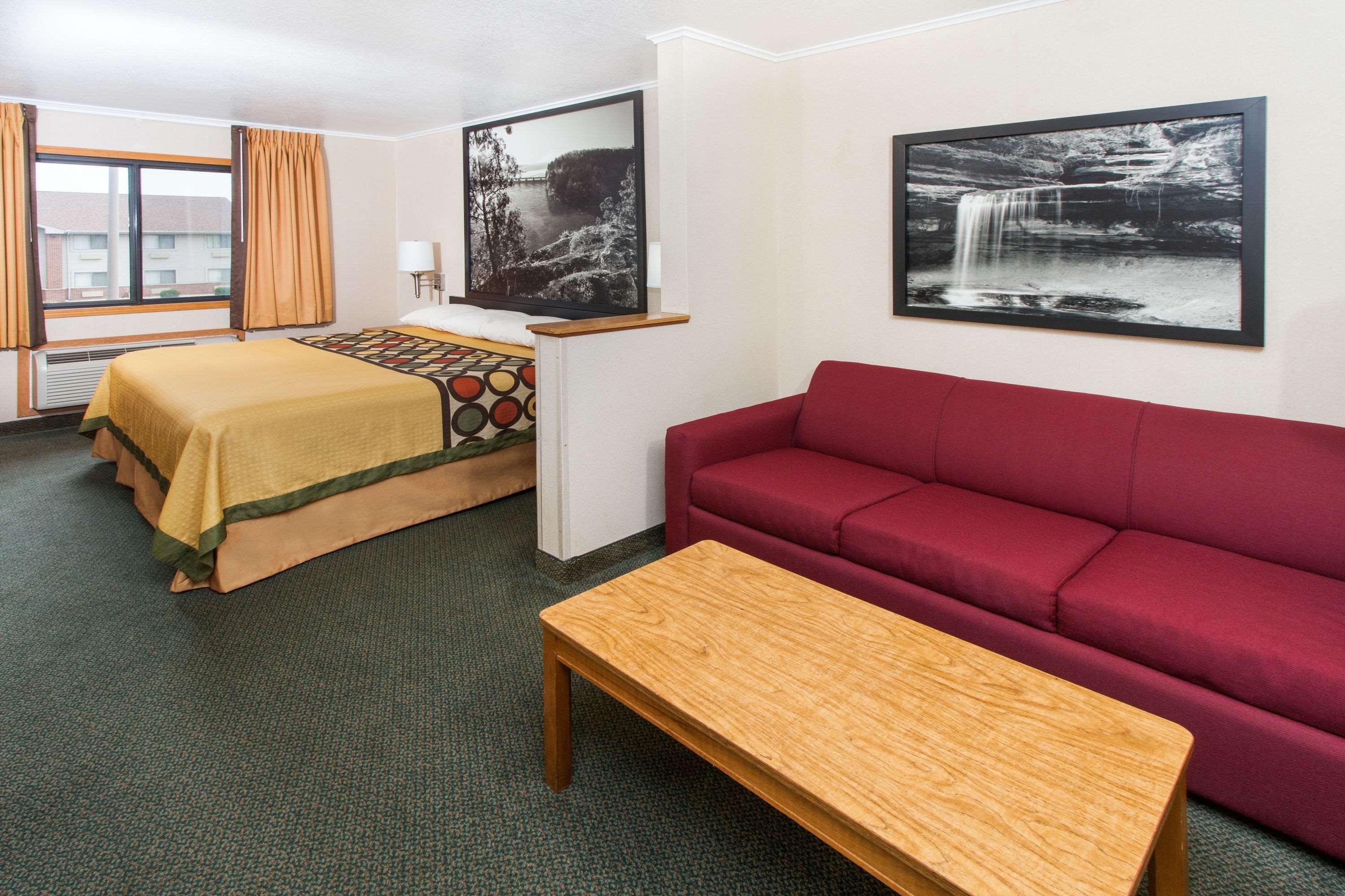 Super 8 By Wyndham Ottawa Starved Rock Hotel Bagian luar foto