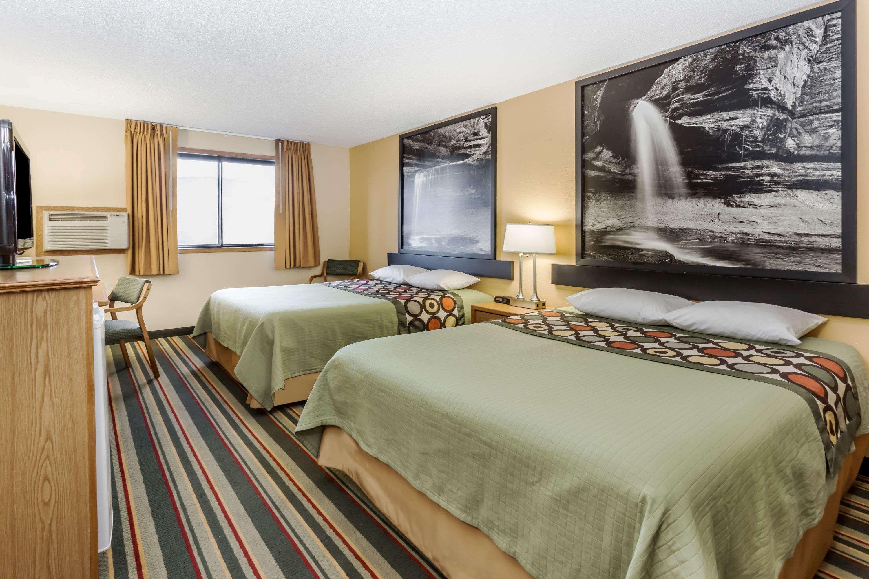 Super 8 By Wyndham Ottawa Starved Rock Hotel Bagian luar foto
