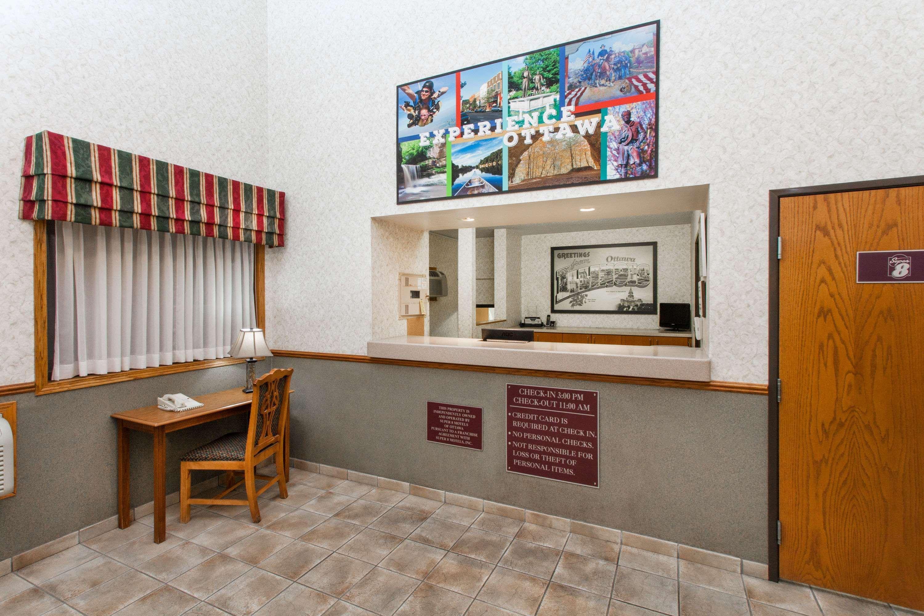 Super 8 By Wyndham Ottawa Starved Rock Hotel Bagian luar foto