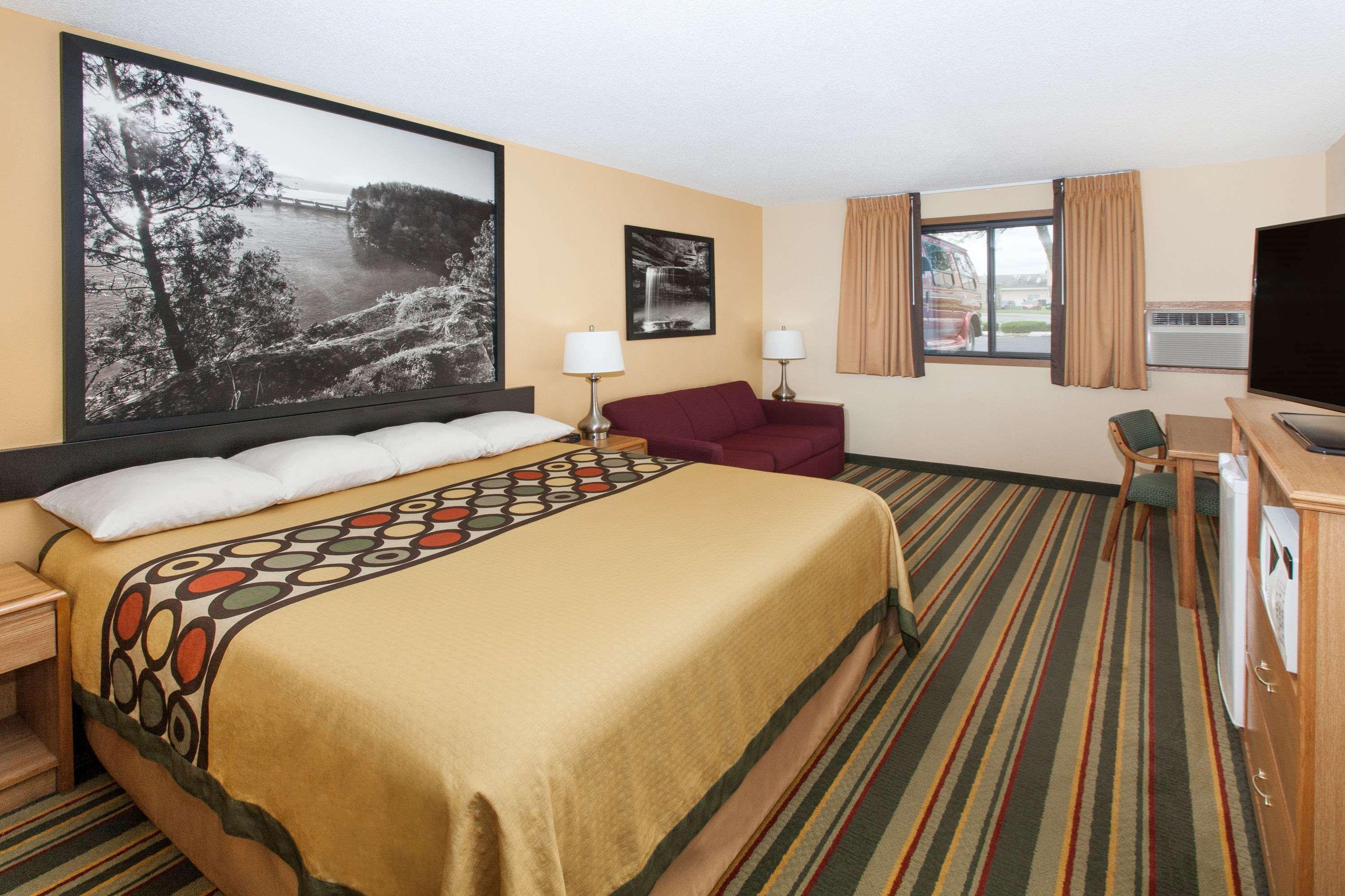 Super 8 By Wyndham Ottawa Starved Rock Hotel Bagian luar foto