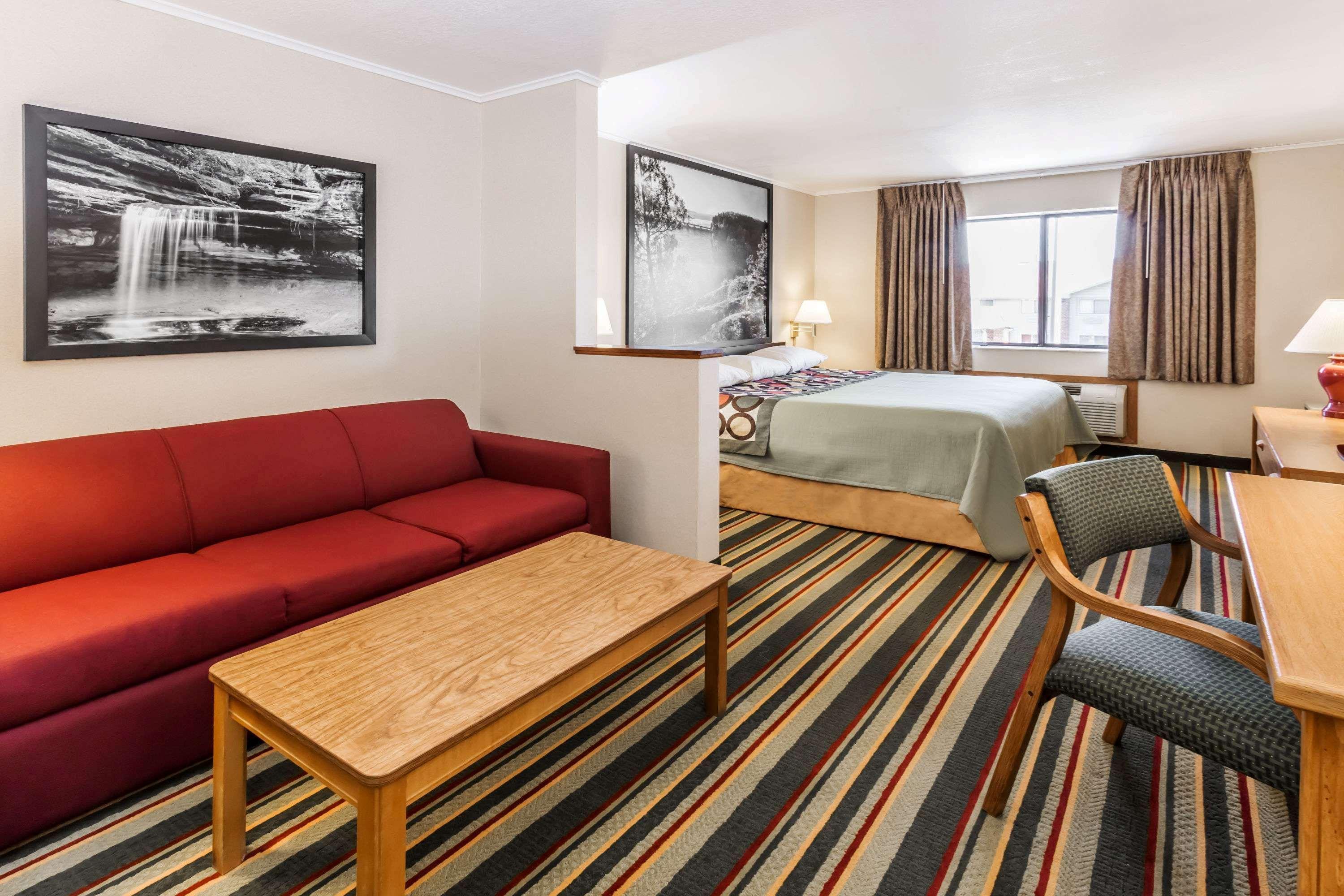 Super 8 By Wyndham Ottawa Starved Rock Hotel Bagian luar foto