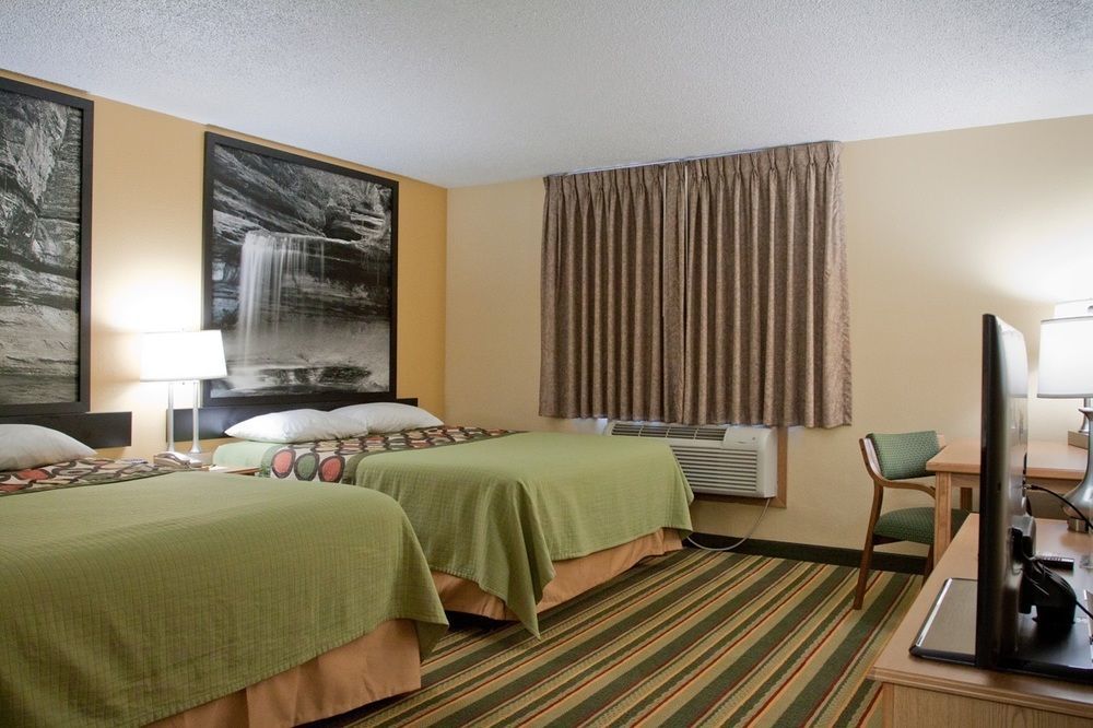 Super 8 By Wyndham Ottawa Starved Rock Hotel Bagian luar foto