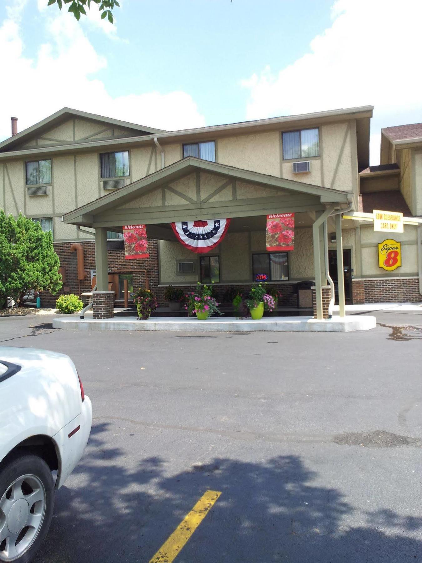 Super 8 By Wyndham Ottawa Starved Rock Hotel Bagian luar foto