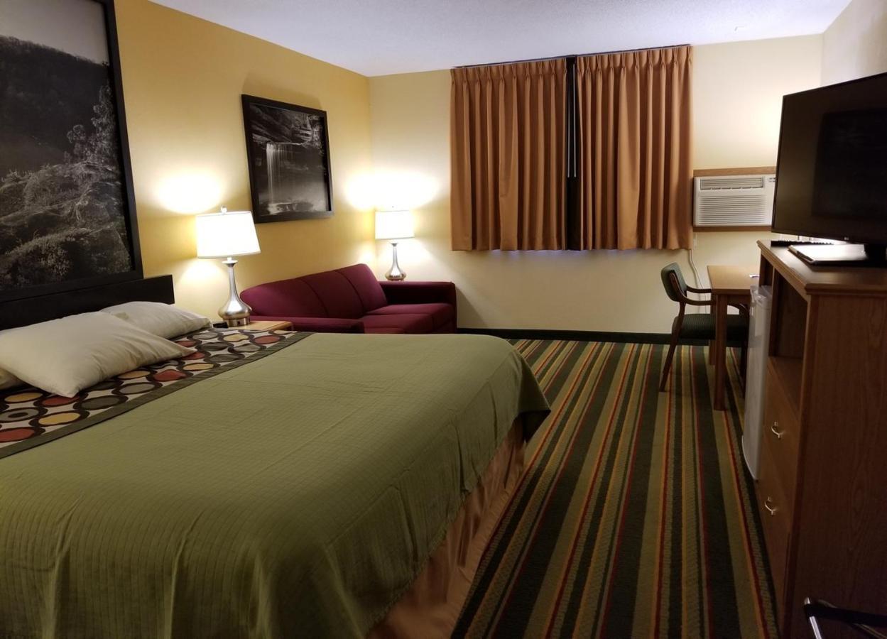 Super 8 By Wyndham Ottawa Starved Rock Hotel Bagian luar foto